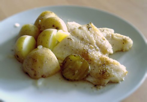 Pocherad vitfiskfilé med potatis